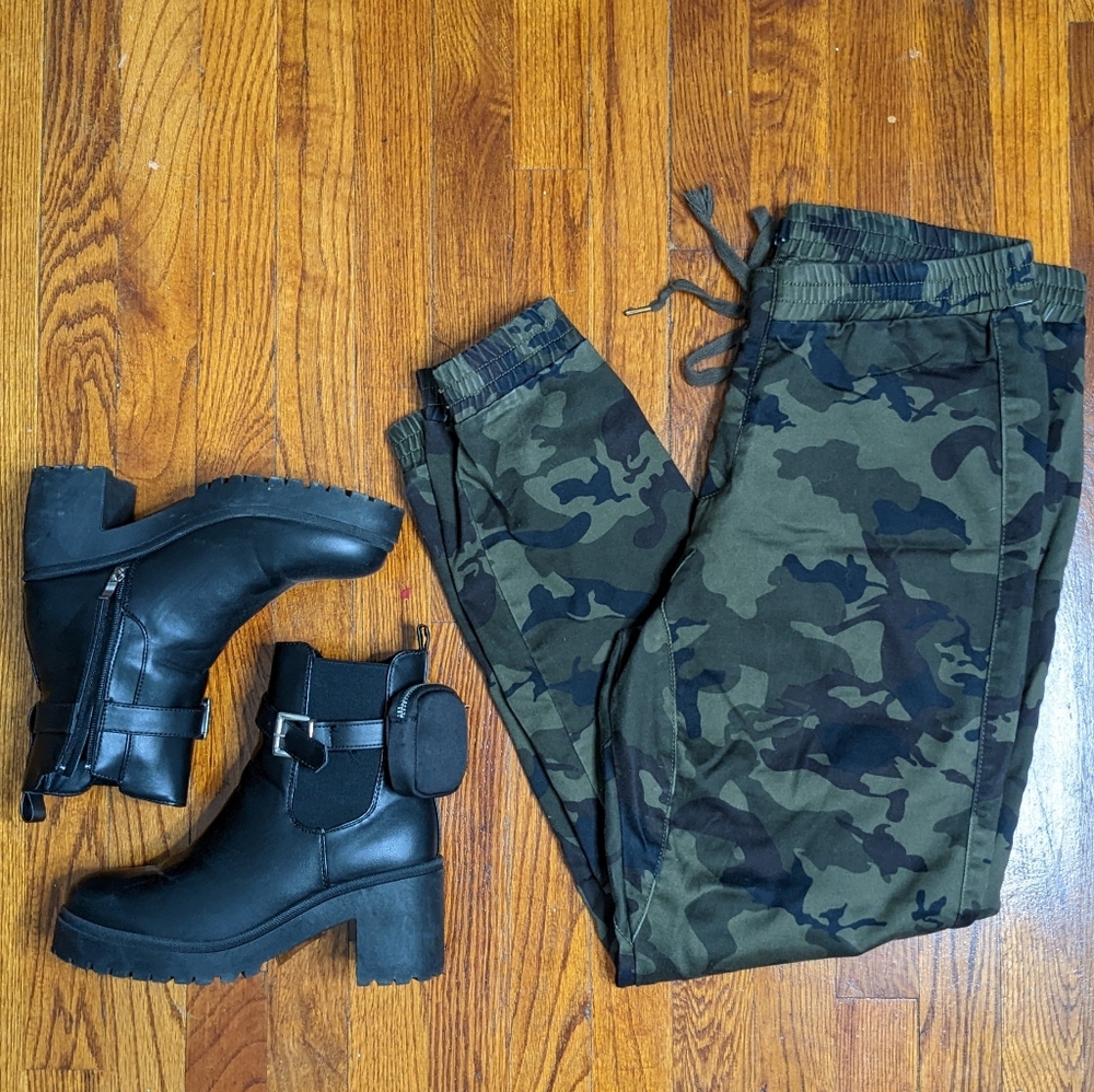 Rue 21 Women's Camo Joggers - Size XL